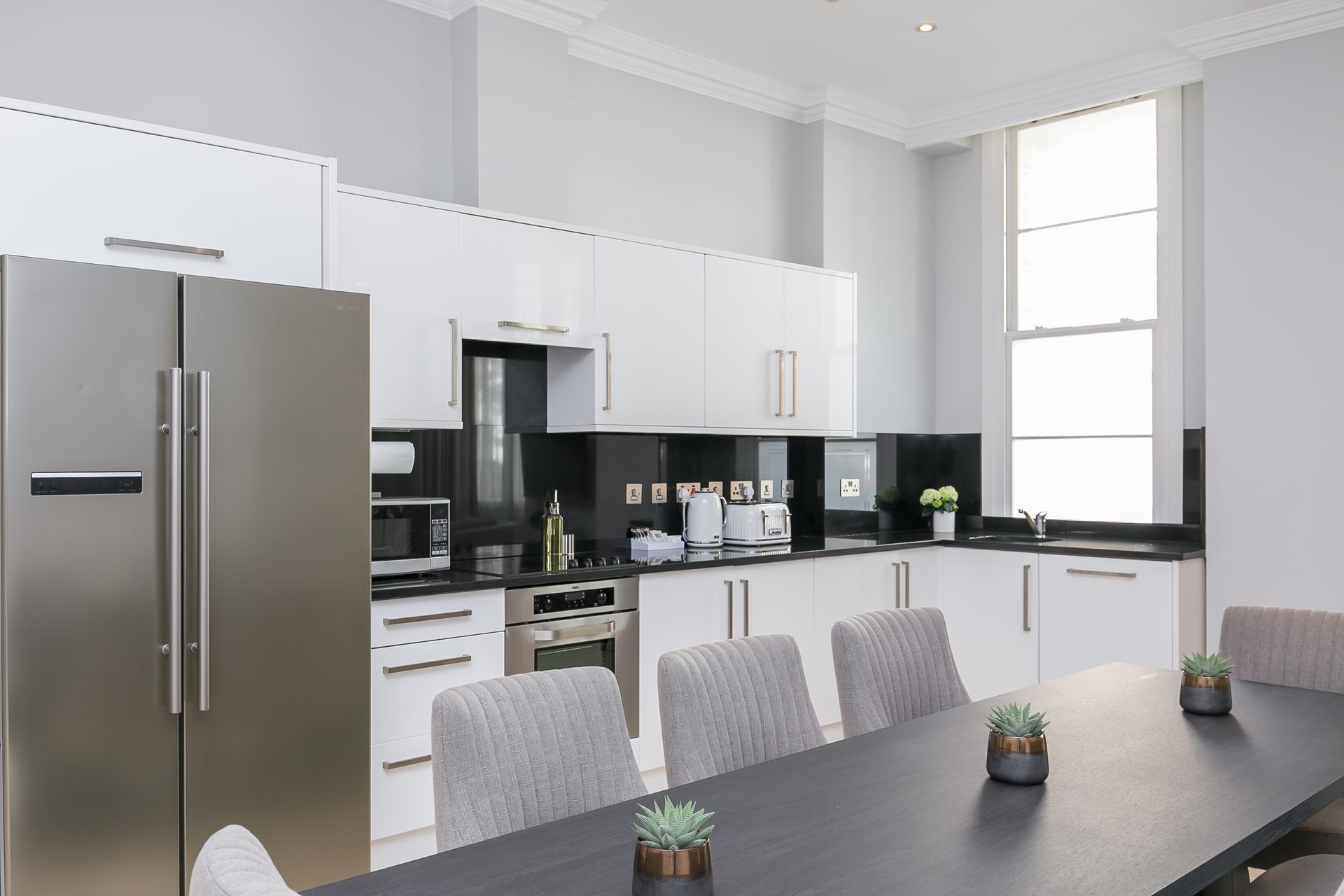 Three Bedroom Deluxe apartment 602 at Chilworth Court