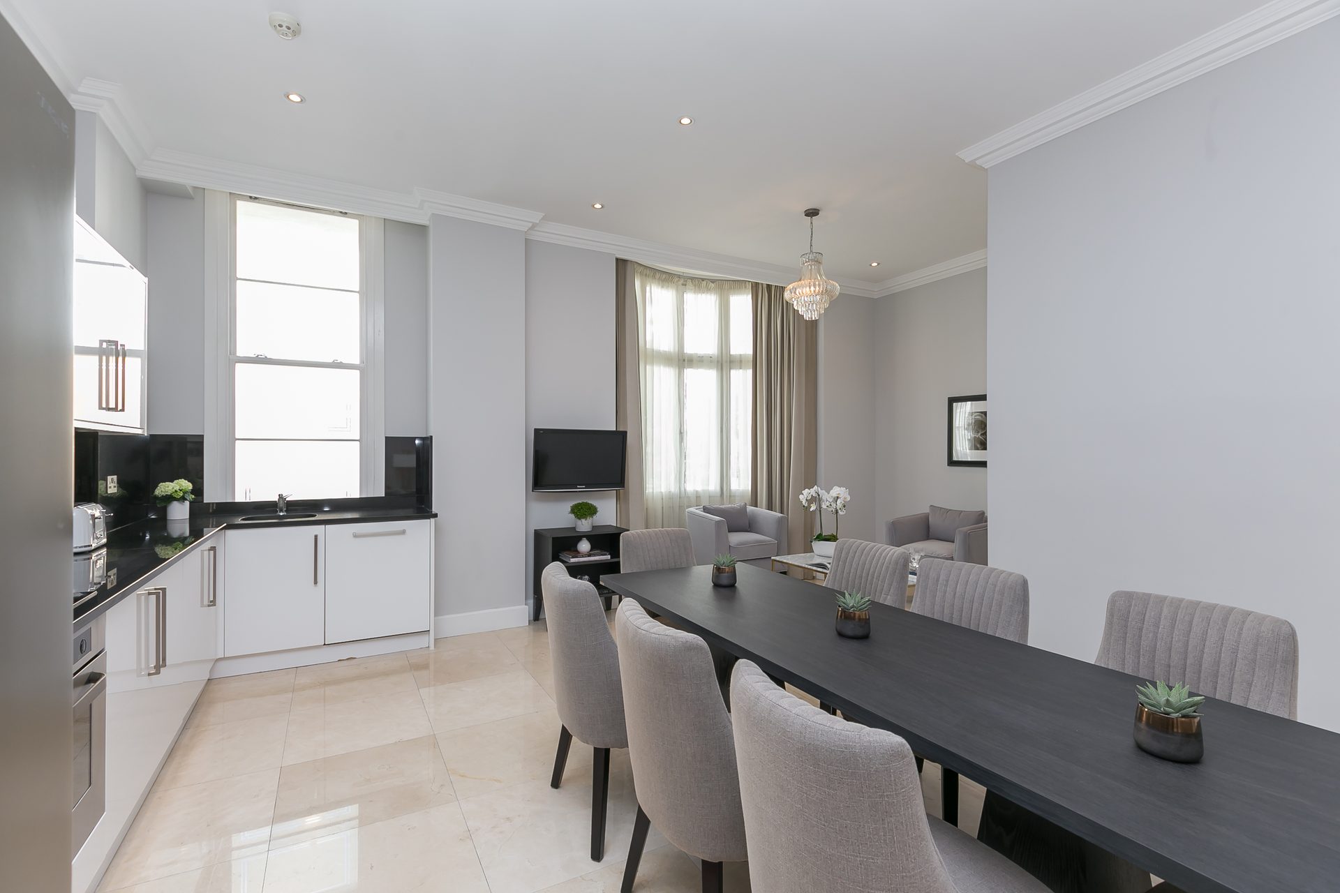 Three Bedroom Deluxe apartment at Chilworth Court