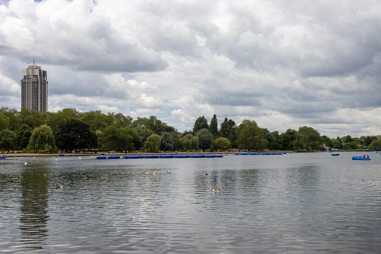 The Serpentine lake in Hyde Park on a clear day